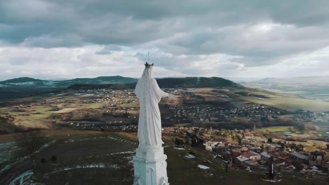 Nid Sous Le Volcan Saint-Sandoux Ngoại thất bức ảnh
